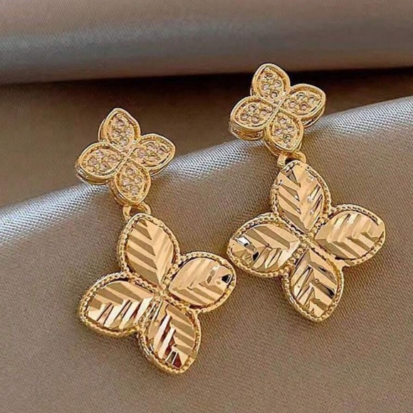 Luxe Rhinestone Clover Drop Earrings - Picture 1 of 6